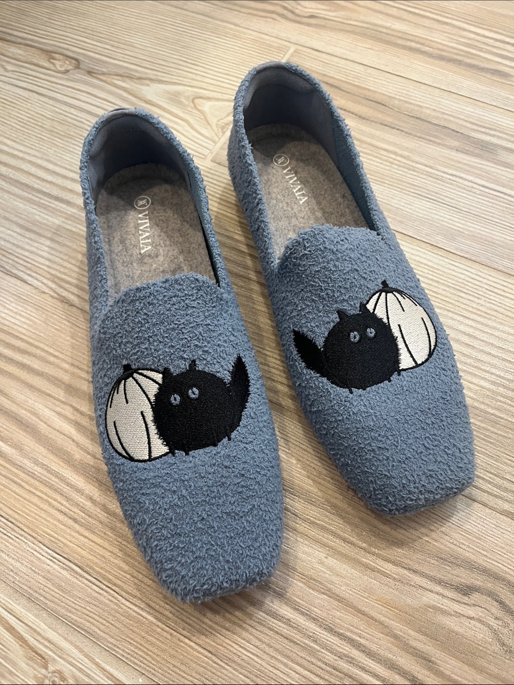 Vivaia Audrey Grey Blue Terry Knit Embroidered Loafers (Sz EU 41) Pumpkat